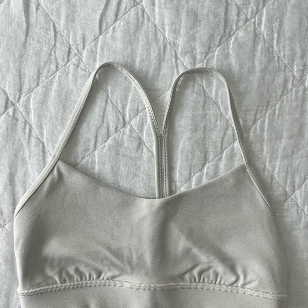 Lululemon Flow Y Bra Nulu Light Support in Bone